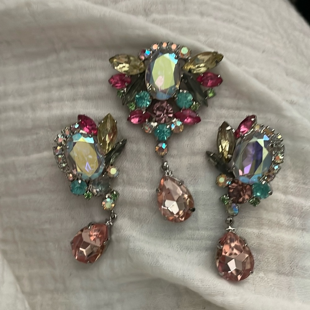 Vintage broach & Clip-on earrings